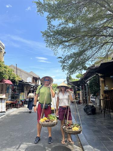 Tour tham quan thành phố Hà Nội cả ngày – Tour theo nhóm bằng xe buýt